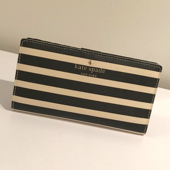 kate spade Handbags - Fairmount Square Stacy Wallet in Snappy Stripes
